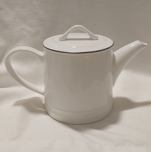 Grace Fine Ceramic White Rooster Design Large Teapot - Picture 4 of 7